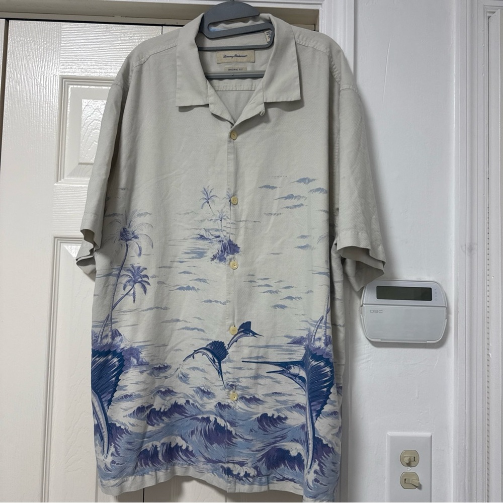 Tommy Bahama Beige and Blue Short-Sleeve Camp Shirt with Ocean Print A47